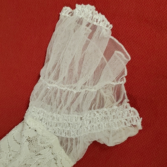 Design Today's white lace ruffle mesh and trim top Med. black tie wedding - Picture 5 of 8